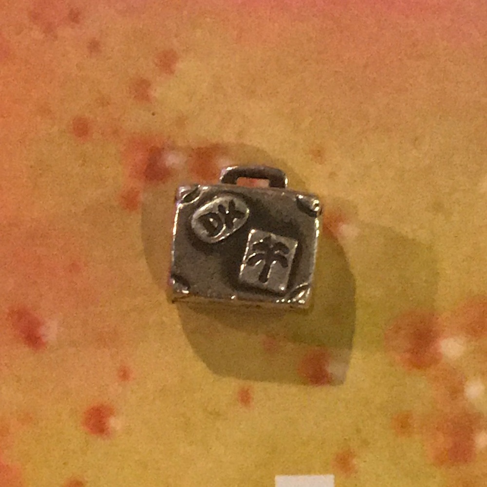 Suitcase pandora charm